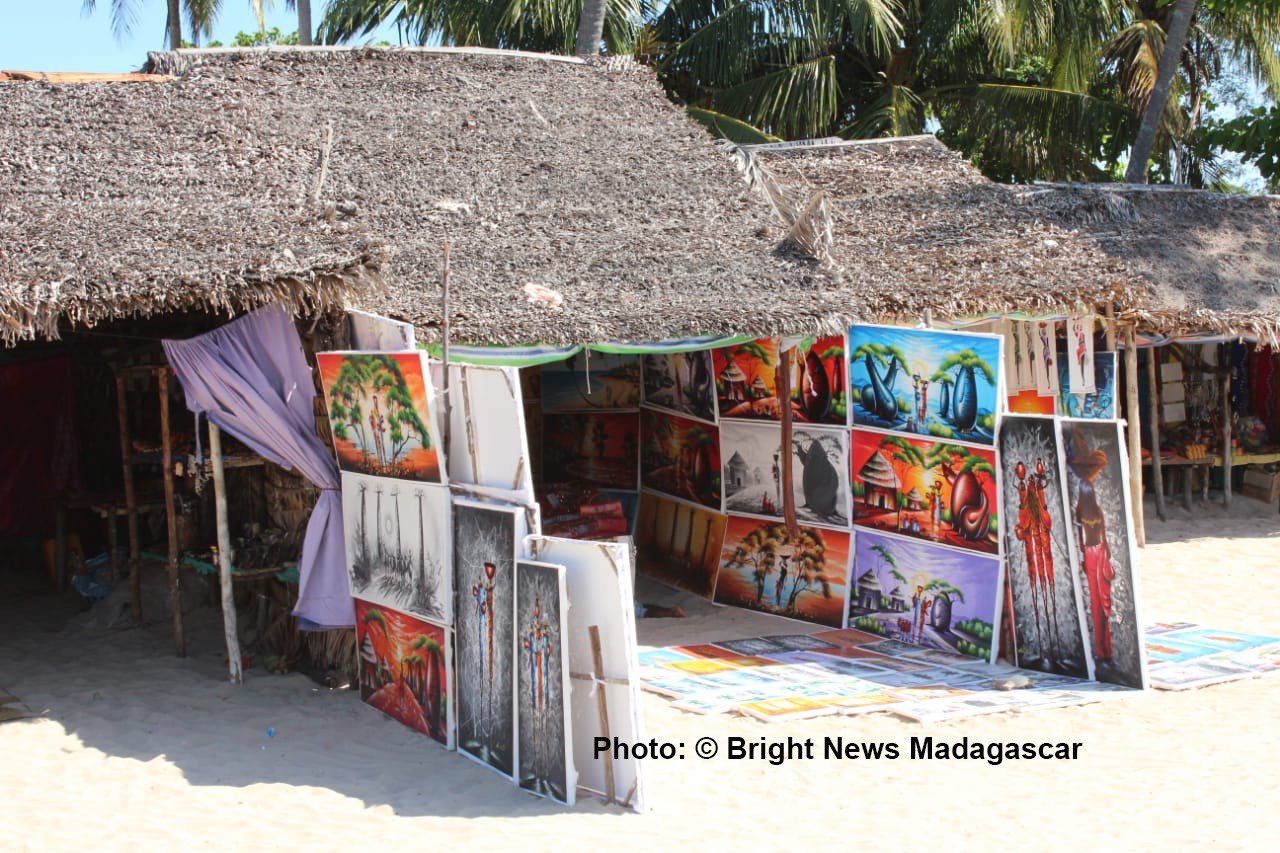 De jolies tableaux peints par des artisans locaux 